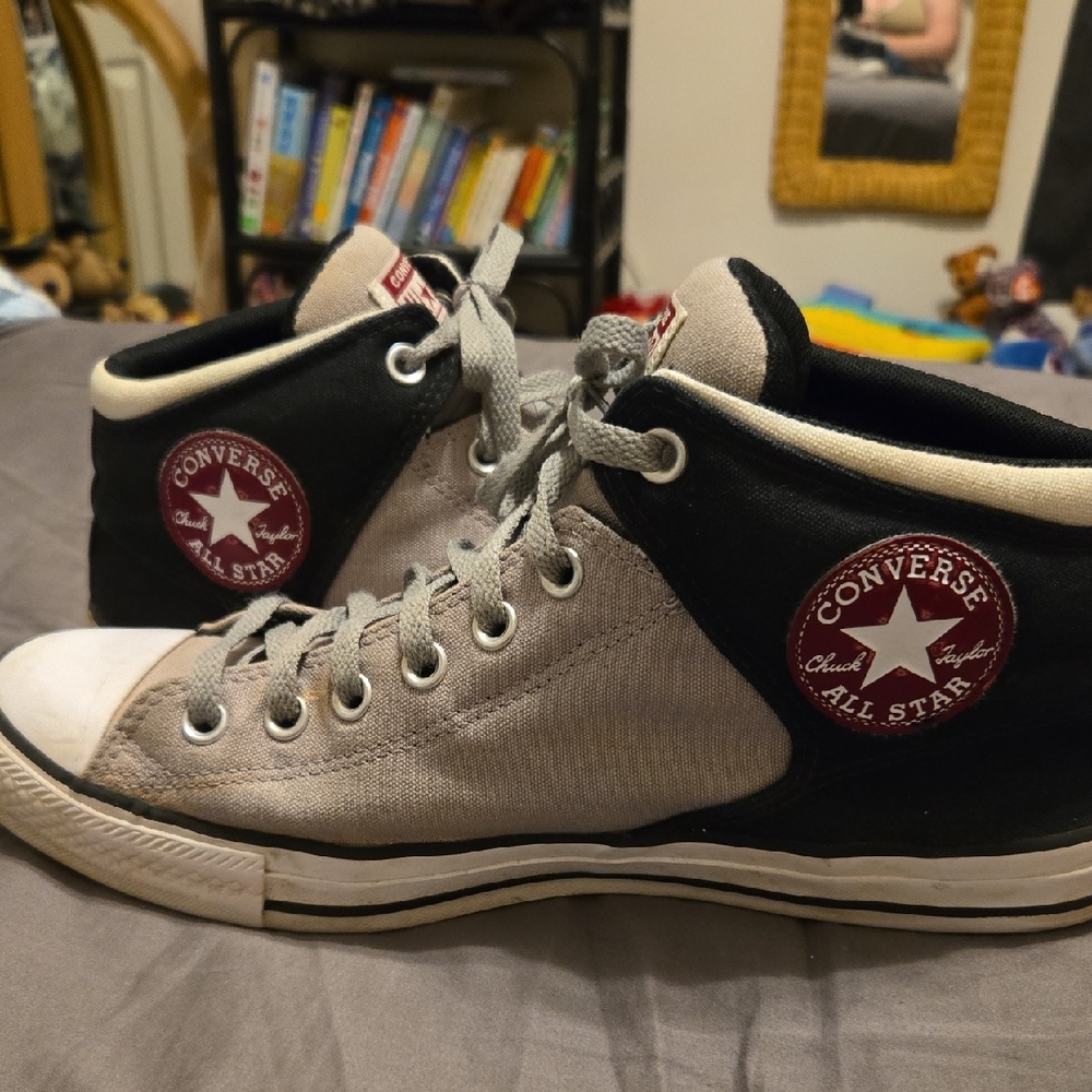 Converse Chuck Taylor  Mens High-Top Sneakers - Black and Grey